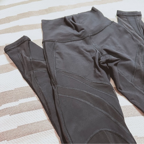 ❌SOLD❌Lululemon cross mesh style legging size 2 - Picture 6 of 10